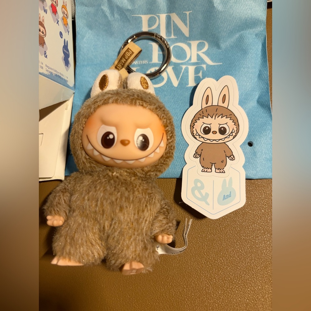 Popmart PIN FOR LOVE pendant ‘&’